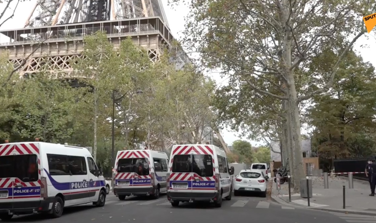 Torre Eiffel é esvaziada após ameaça de bomba 