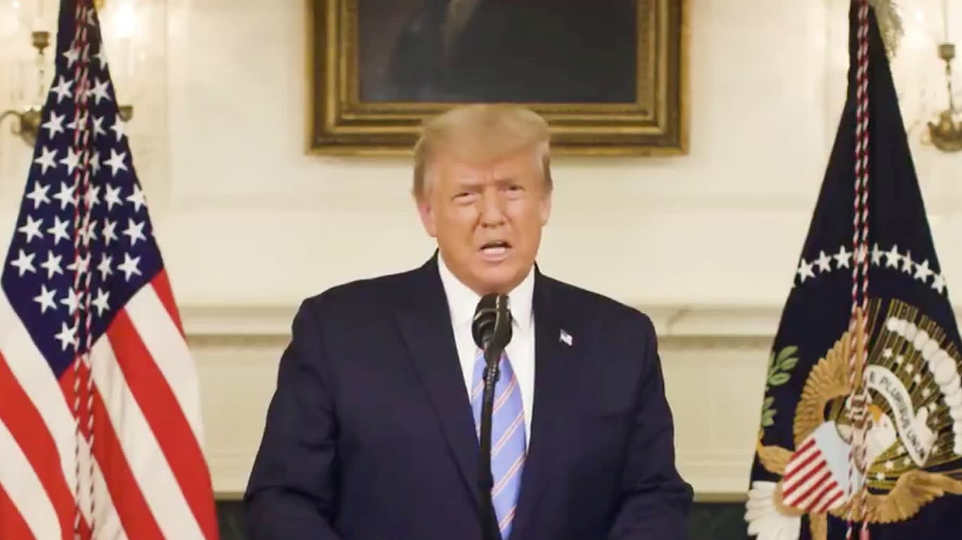 Parlamentares cobram remoção imediata de Trump da presidência dos EUA