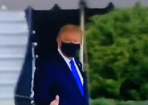 Trump aparece de máscara entrando em helicóptero ao ser internado com Covid