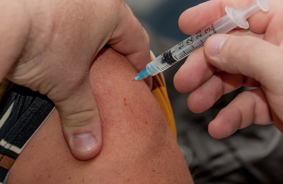 EUA aprova uso emergencial da vacina contra covid da Pfizer e BioNTech