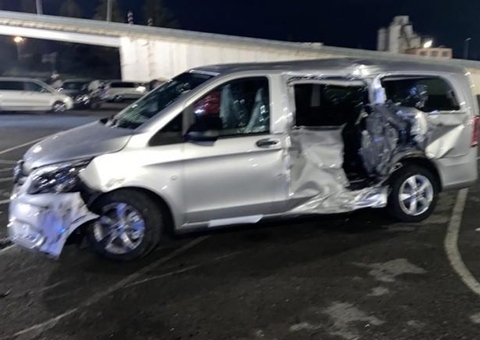 Funcionário demitido da Mercedes invade fábrica e destrói 50 veículos