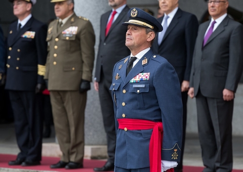 Após furar fila de vacina na Espanha, chefe do Estado-Maior pede demissão