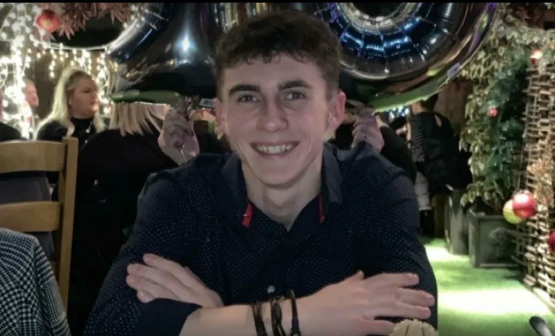 Jovem fica 10 meses em coma e acorda sem saber da pandemia de Covid-19