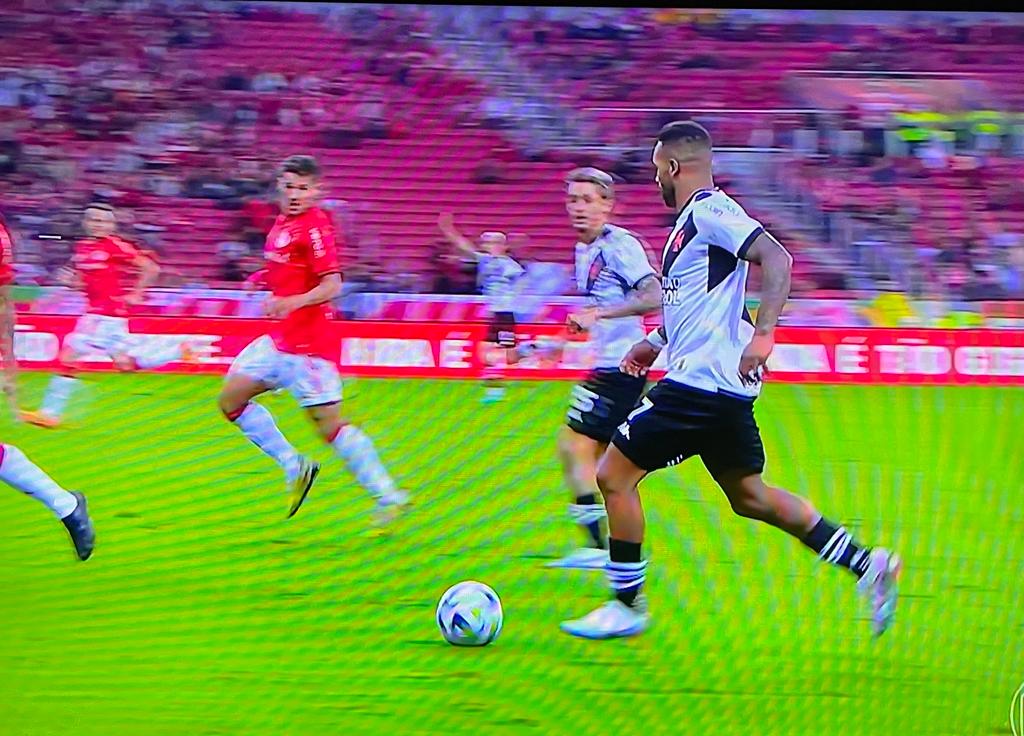 Internacional detona no Beira-Rio e Vasco é 'vice-lanterna'