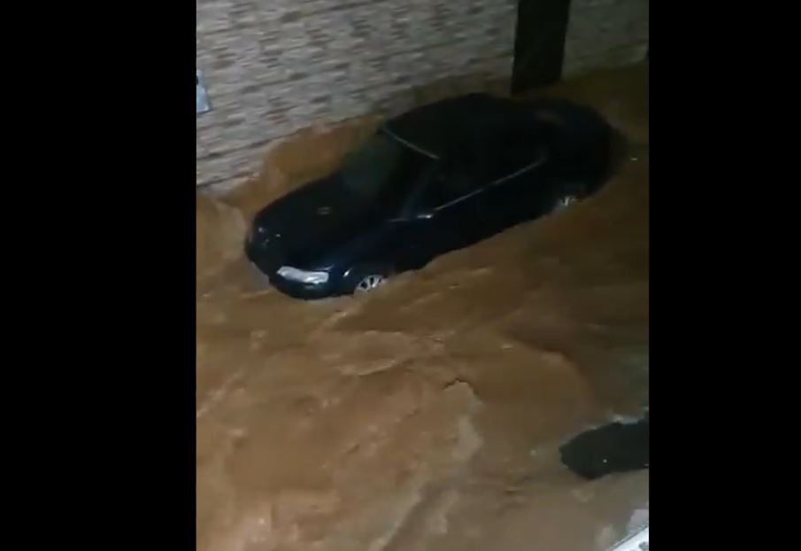 Tubulação rompe e fúria das águas deixa rastro de destruição em Manaus