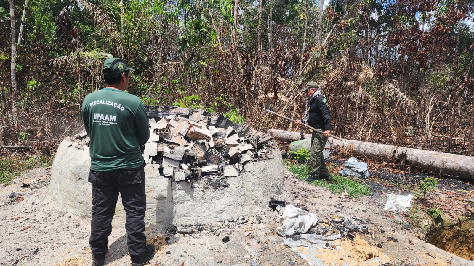 Fornos de carvão são destruídos no Amazonas