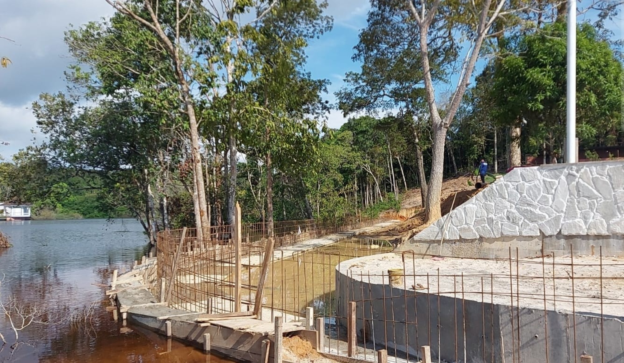 Obra irregular em área protegida rende multa de R$ 105 mil no Tarumã