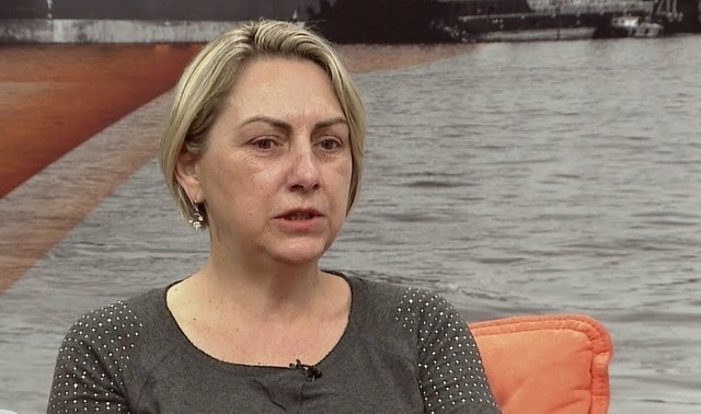 Irmã caçula de Bolsonaro é internada com covid-19