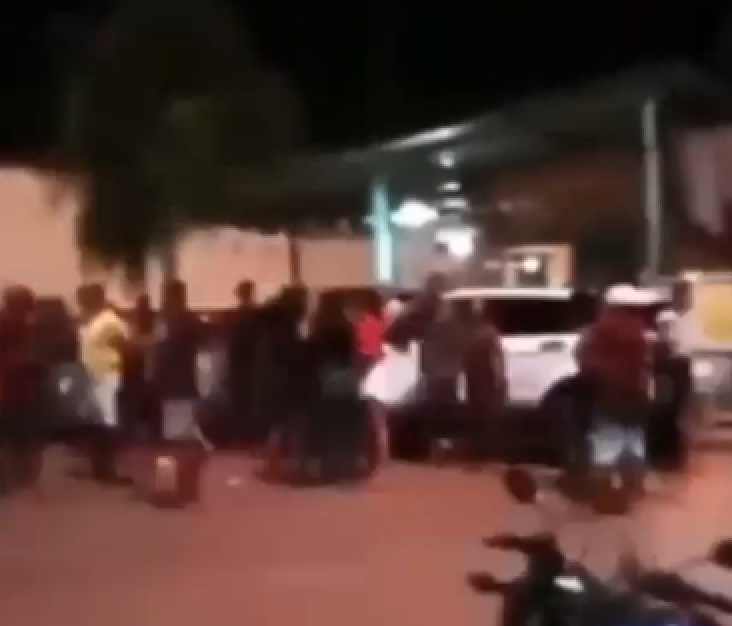 Vídeo mostra momento exato do início de tiroteio no velório do cantor de forró no Amazonas