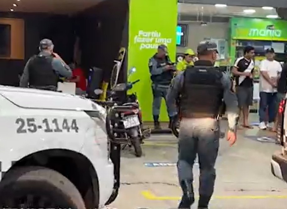 Homem é baleado enquanto bebia em posto de combustíveis em Itacoatiara