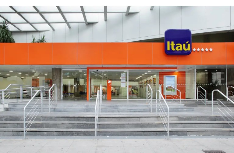 Itaú faz demissão em massa e dispensa 1 mil colaboradores do home office