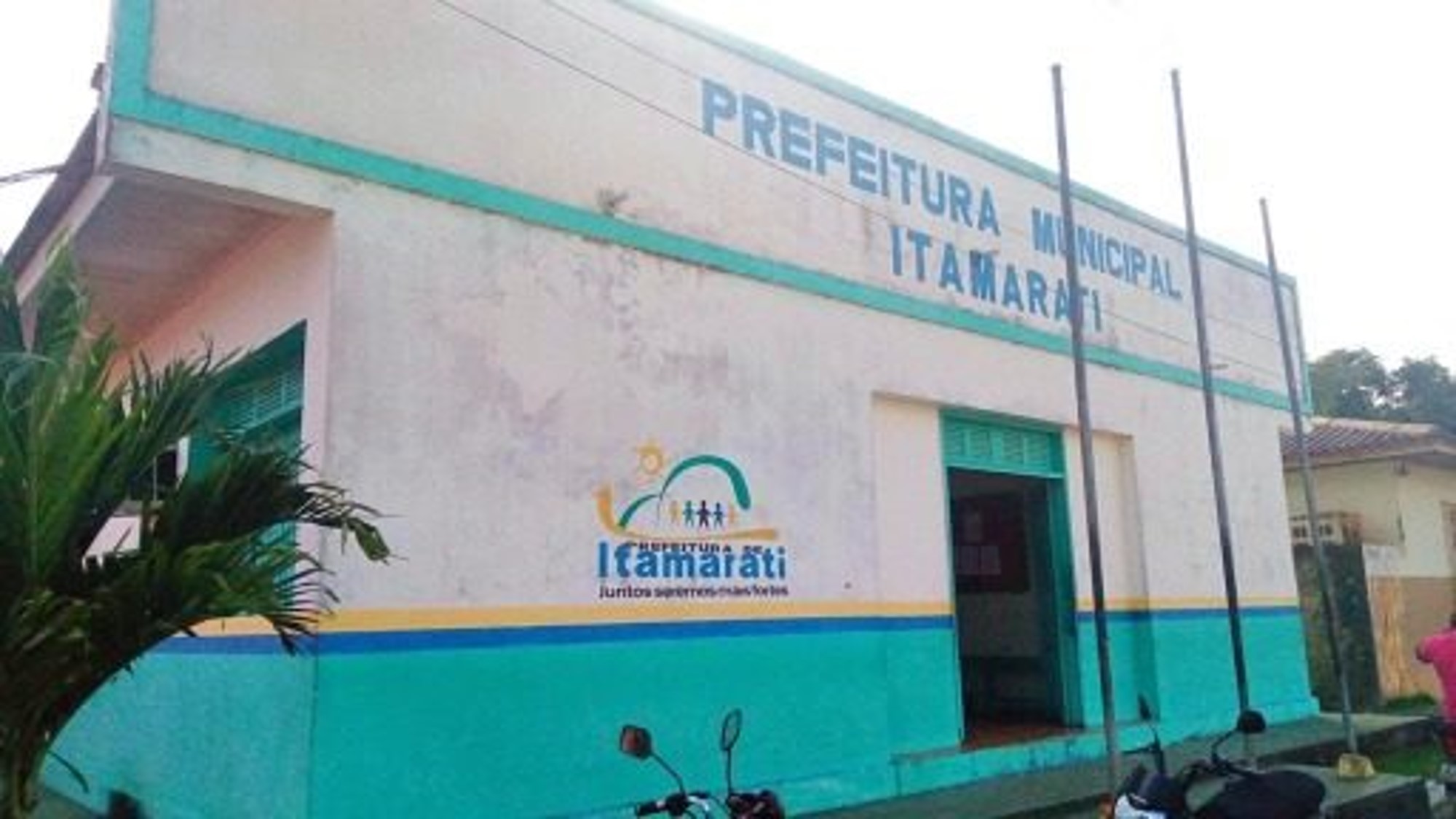 Ministério Público investiga superfaturamento de farda escolar no Amazonas