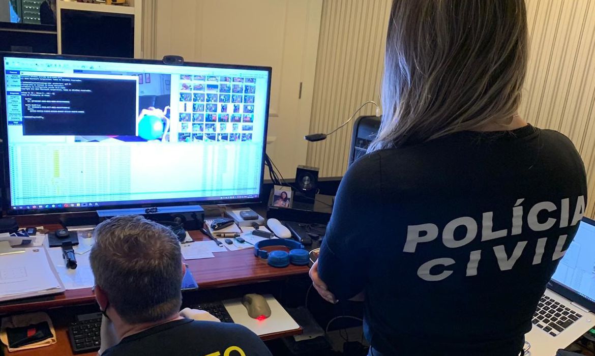 Operação contra pornografia infantil cumpre mandados no Amazonas