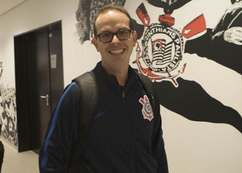 Médico do Corinthians pede demissão após surto de Covid-19 no clube