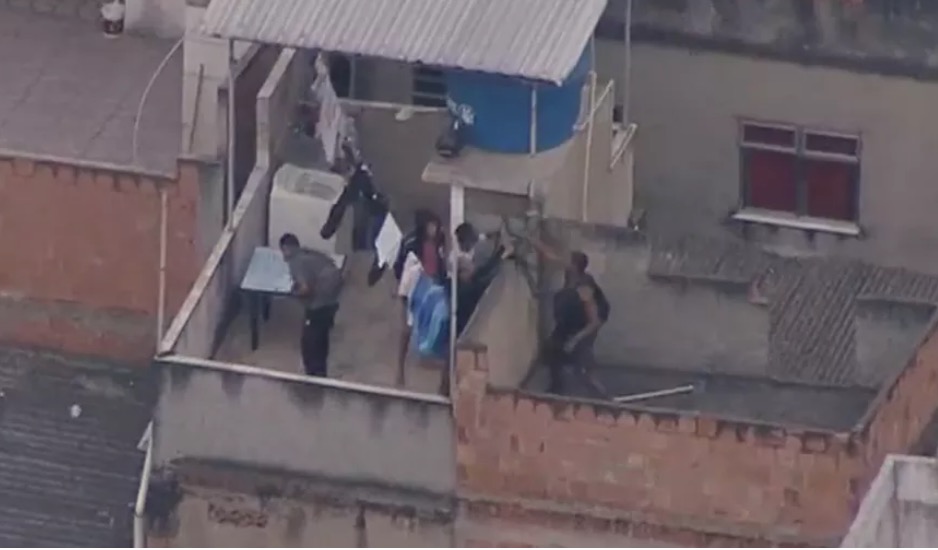 Operação tem tiroteio, fuga e 15 mortos no Jacarezinho