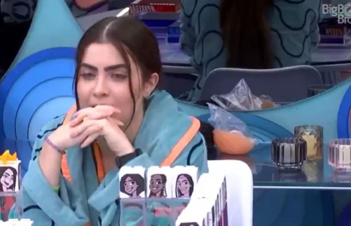 Após beijos picantes na madrugada, Jade quer impor limites a PA