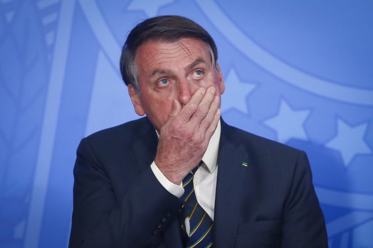 Campanha de Bolsonaro prevê segundo turno com disputa mais dura da história