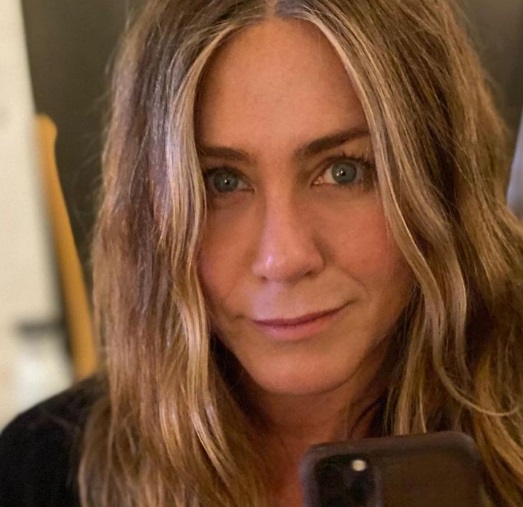 Jennifer Aniston defende romper relações com amigos não vacinados