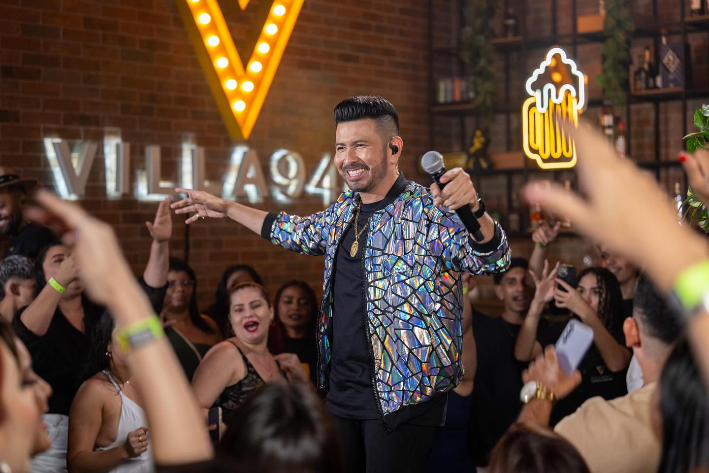 George Japa grava novo DVD no Largo São Sebastião