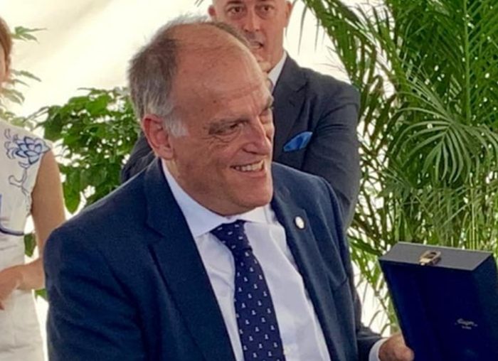 Chefe de La Liga se encontra com embaixador do Brasil após caso Vini Jr