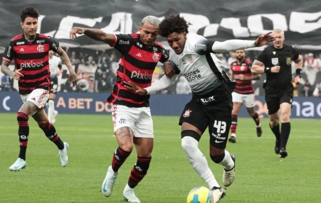 Flamengo e Corinthians decidem Supercopa neste domingo
