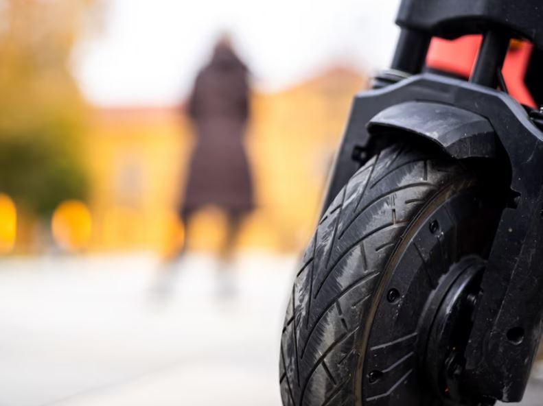 Idoso morre em hospital depois de ser atropelado por moto em Manaus