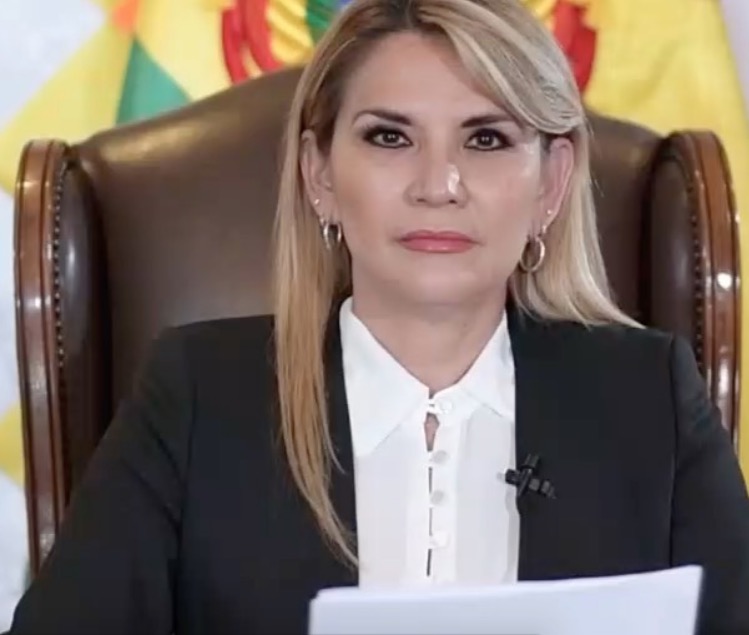 Ex-presidente da Bolívia é presa acusada de terrorismo e conspiração