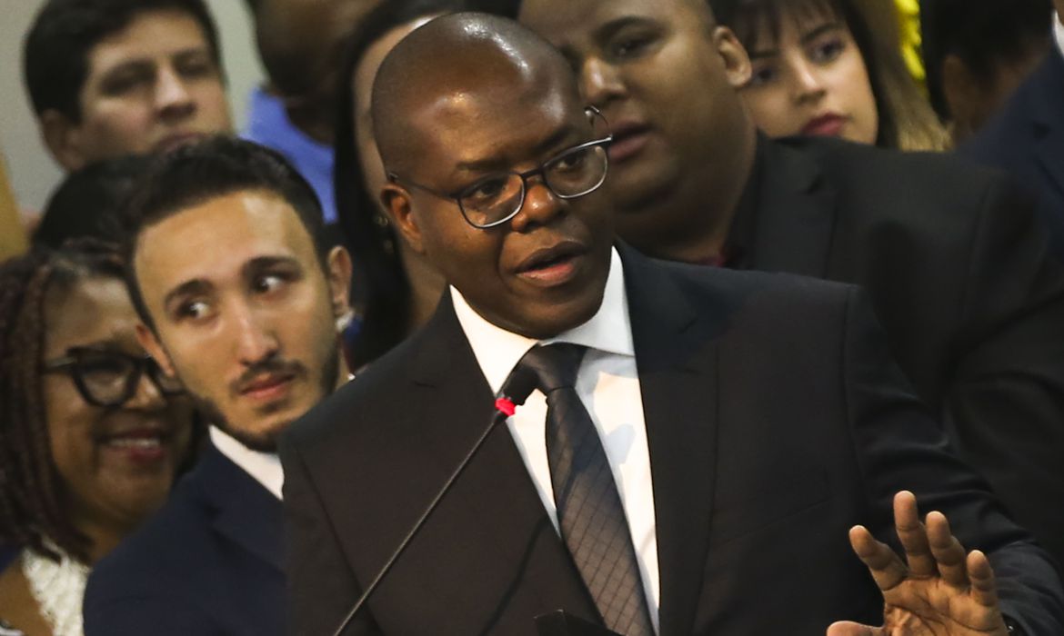 Ministro pede reforço na segurança para enfrentar garimpeiros em Roraima