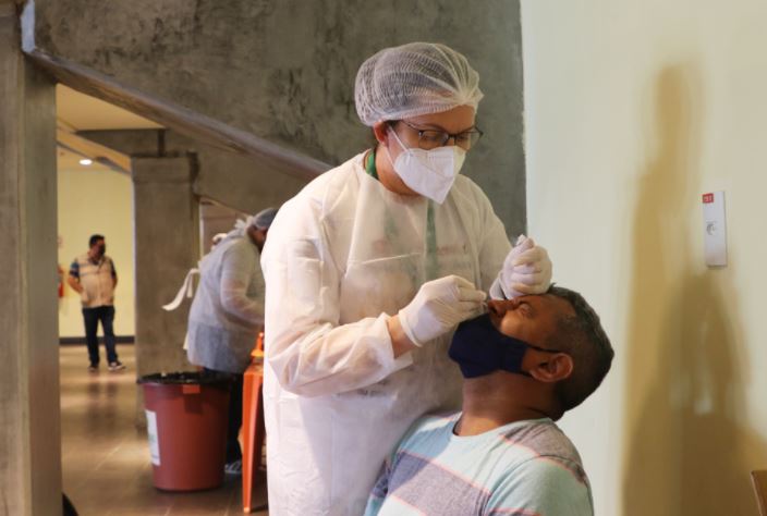 Covid: Profissionais que vão atuar no Boi Manaus começam a ser testados