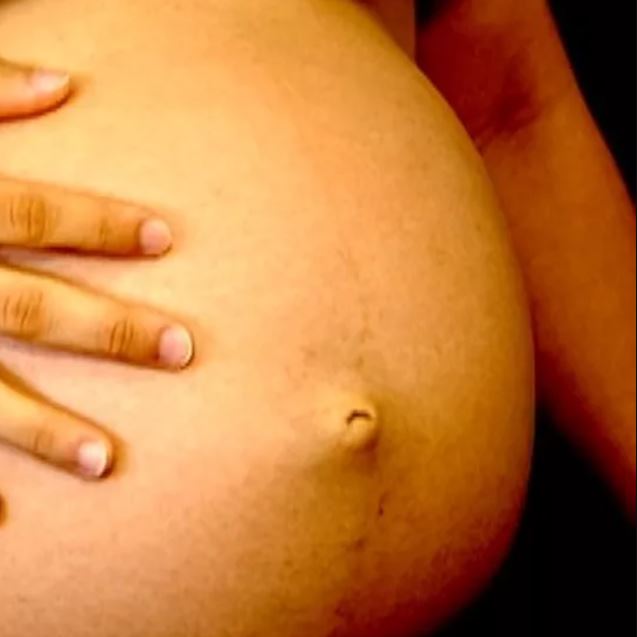 Mulher denuncia marido por estuprar e engravidar criança de 11 anos