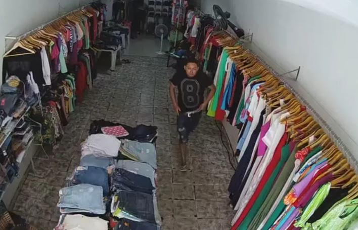 Pai se joga na frente da filha e é baleado durante tentativa de feminicídio