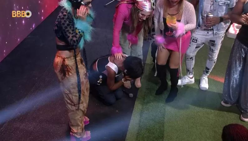 Aline se emociona ao ouvir música gravada com marido no BBB 23