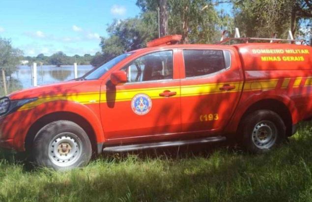 Homem morre prensado por trator durante manutenção do veículo