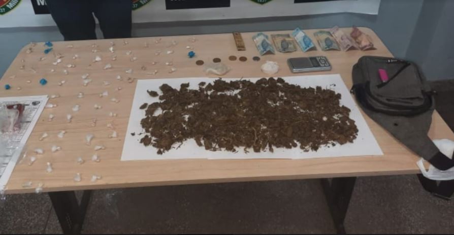 Homem é preso vendendo drogas em escadaria em Manaus