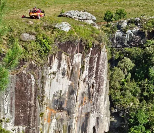 Homem despenca da cachoeira ‘Garganta do Diabo’ enquanto praticava canoagem
