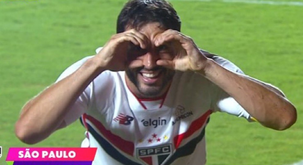 São Paulo vence Grêmioe assume liderança provisória do Brasileirão