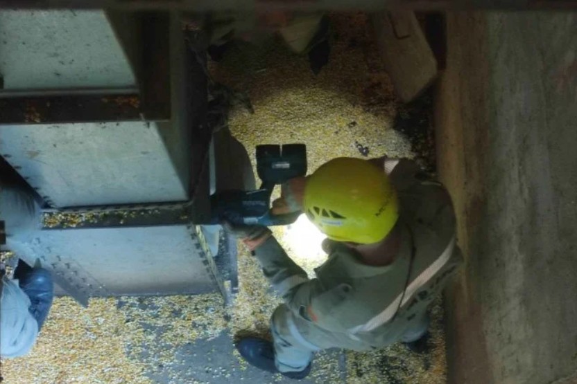 Jovem de 19 anos morre preso em elevador de grãos em silo