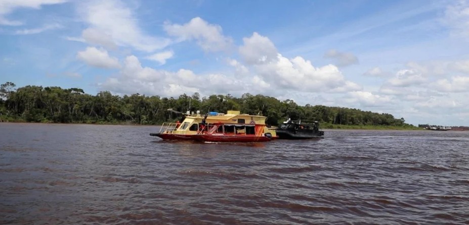 Varredura em rio avança mas dia termina sem pistas de vítimas de naufrágio
