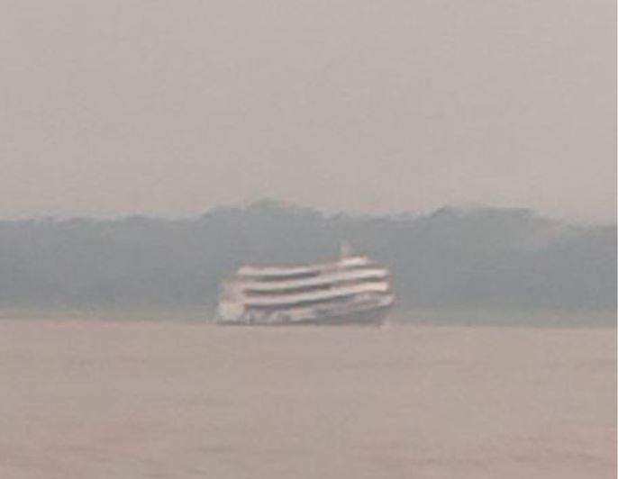 Balsa colide com barco durante temporal no Amazonas