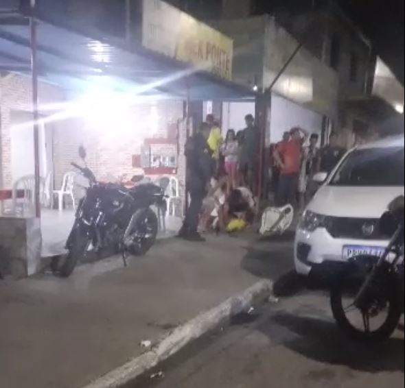 Jovem é executado a tiros na frente de amigos em ilha gelada em Manaus