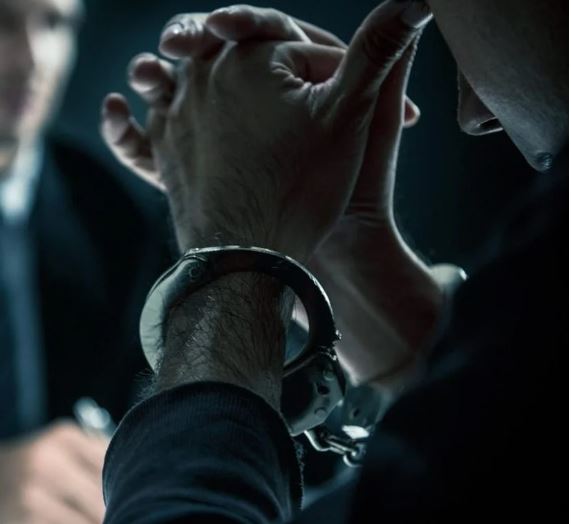 Assaltante é preso após vítima rastrear celular roubado em Flores 