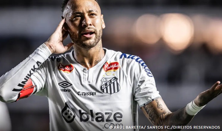 Neymar apresenta lesão e está fora do clássico contra o São Paulo