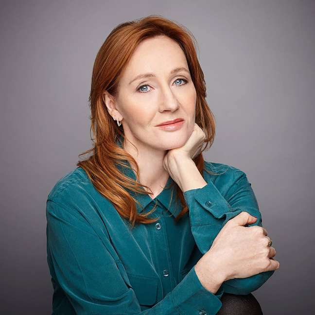 Autora de Harry Potter J.K. Rowling é novamente acusada de transfobia