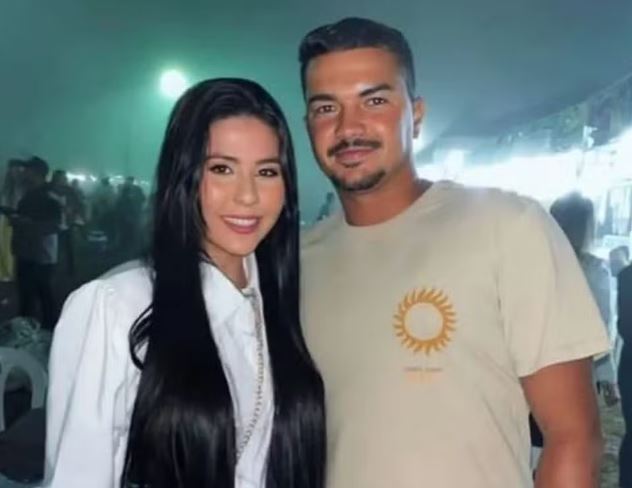 Casal morre em grave acidente ao parar carro em acostamento