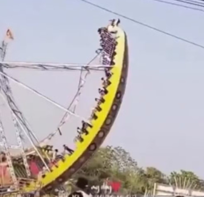 Estrutura de brinquedo desaba e deixa 14 crianças feridas