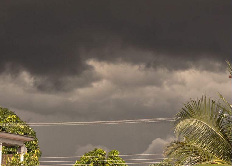Interior tem previsão de chuva torrencial e rajadas de vento no Amazonas