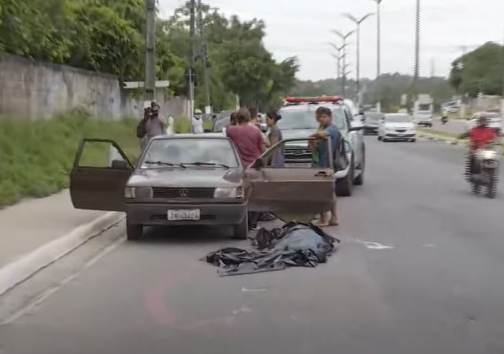 Homem morre ao ser atropelado por caminhão na frente do trabalho em Manaus