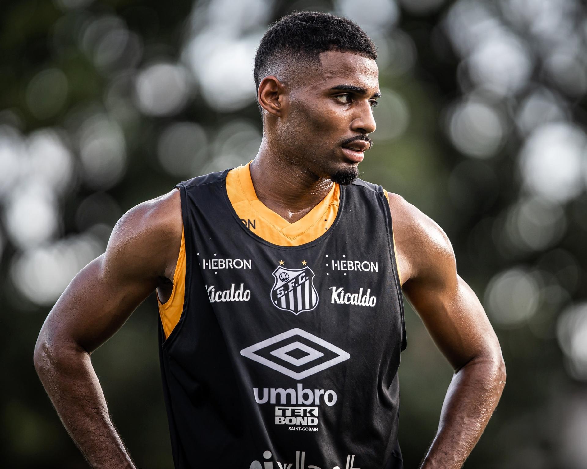 Santos teve dúvida, mas vê investimento milionário em zagueiro valer a pena