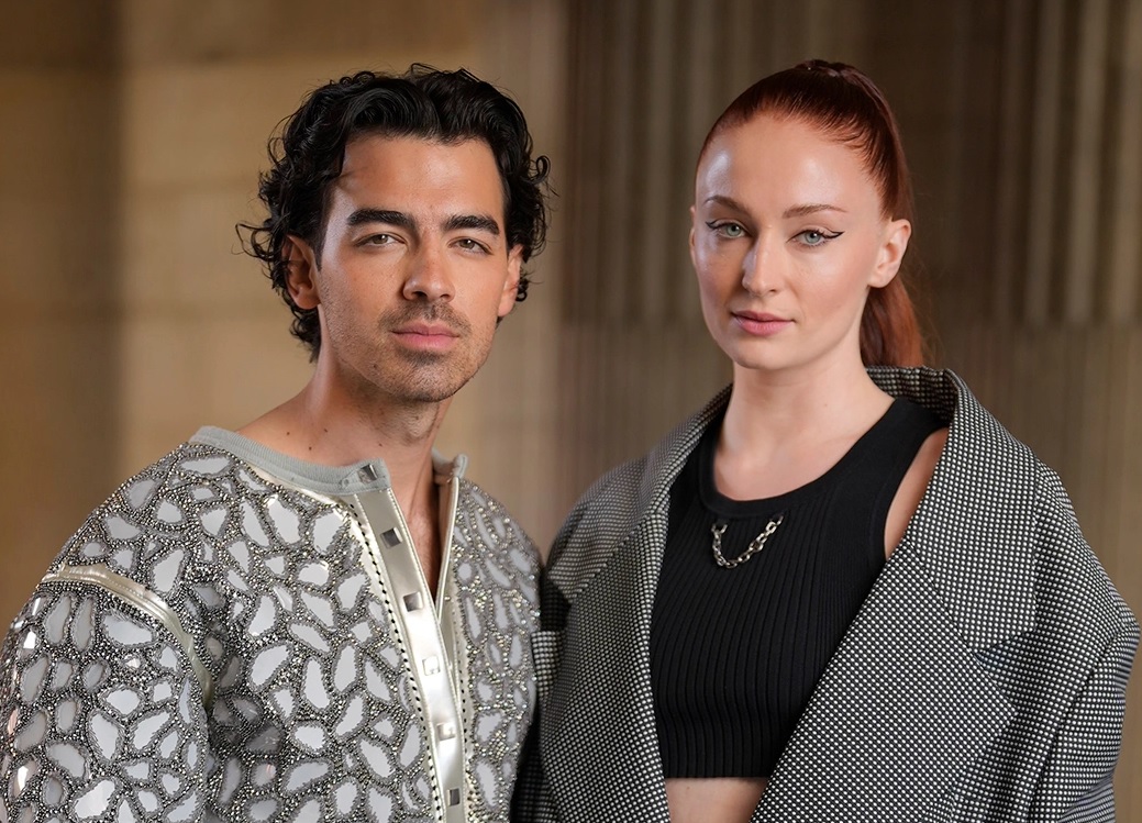 Joe Jonas rebate acusação de Sophie Turner de sequestrar filhas do casal 