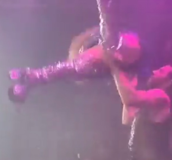 Vídeo: Joelma leva tombo feio ao ser lançada no ar por dançarino